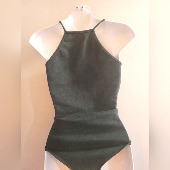EUC Green Bodysuit with front ruffles - Picture 2 of 4